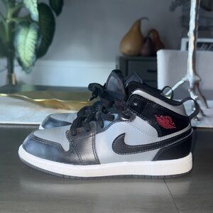 NIKE AIR JORDAN 1 KIDS MID SHADOW/RED SNEAKERS 2y